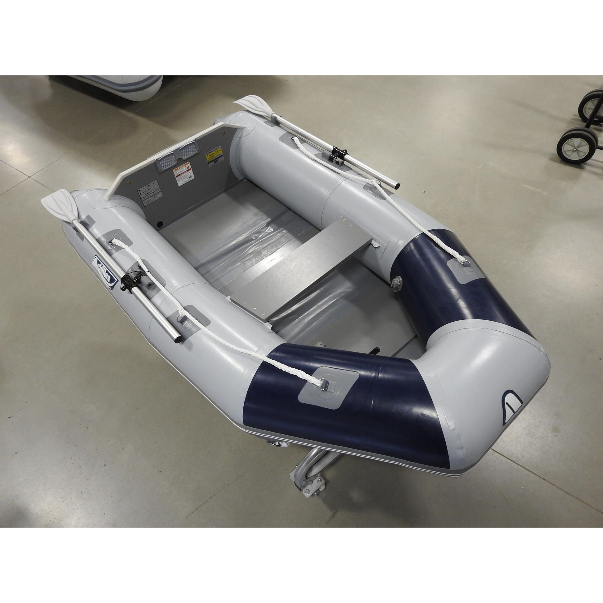リリパットレーン　PUSH THE BOAT OUT 84″ Classic (Twin) RC Boat – Ready to Run - BZx4