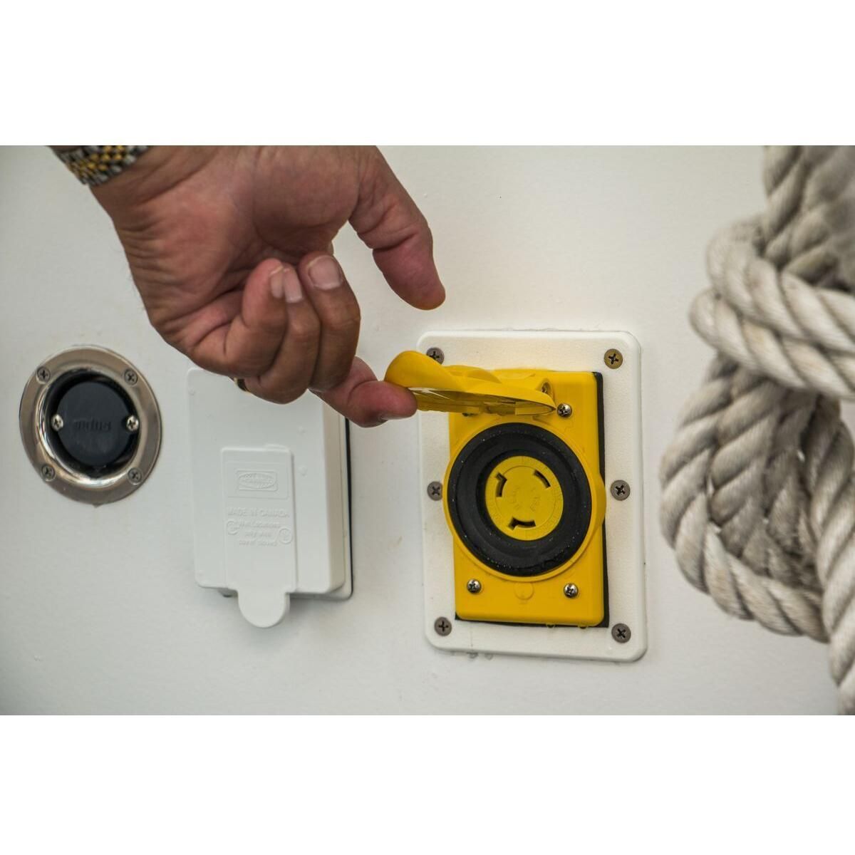 Hubbell NEMA Twist-Lock Receptacle - 24-32V DC - HBL328DCR